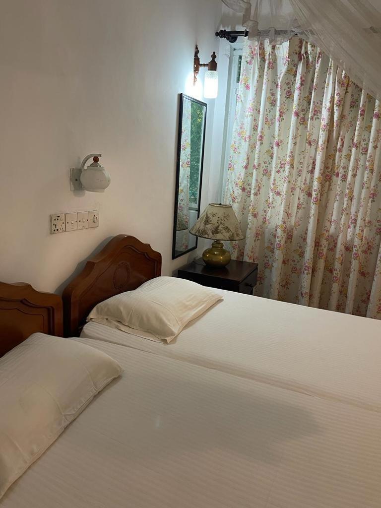 Kandy Inn Madugalle'S Family Guest House Exterior photo