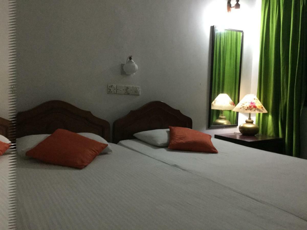 Kandy Inn Madugalle'S Family Guest House Exterior photo